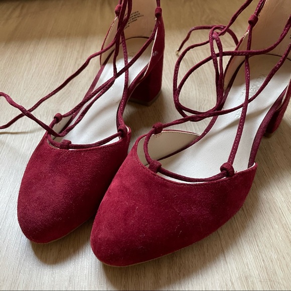 Kenneth Cole Burgundy Suede Lace Up Pumps - Picture 2 of 4